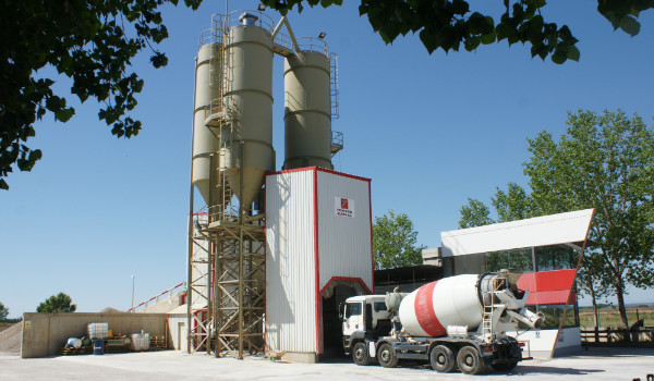 Obertura de la planta de producció a Castelló d'Empúries, al carrer Pla de l'Estany - carrer Ripollès.