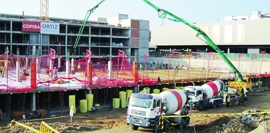 Fins al 2010. Construcció dels pàrquins de l'aeroport de Girona.